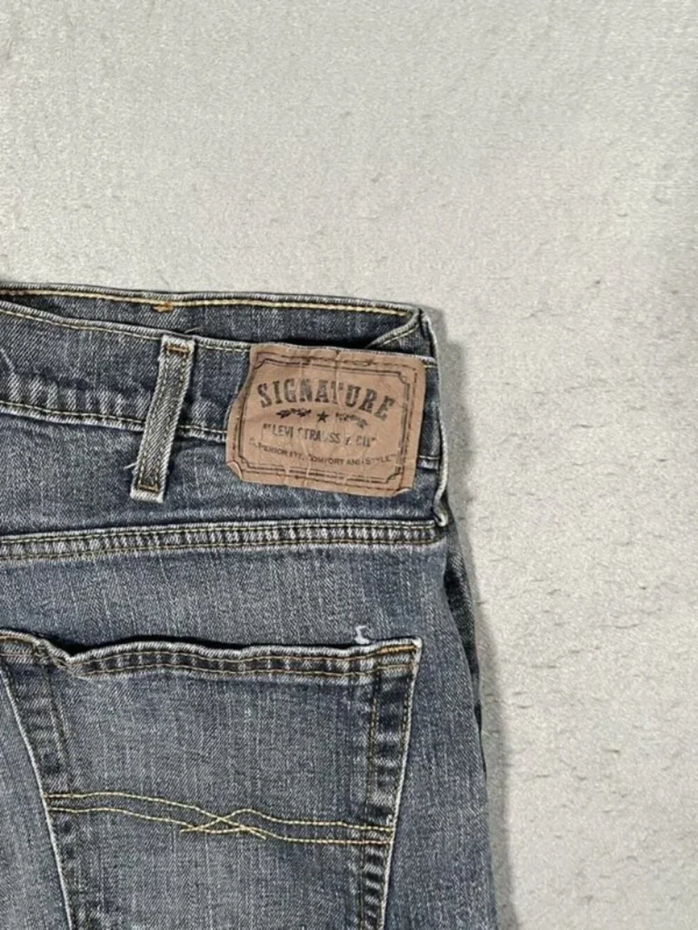 Levi’s Signature Blue Classic Denim Jeans Frayed Hem W38 I32